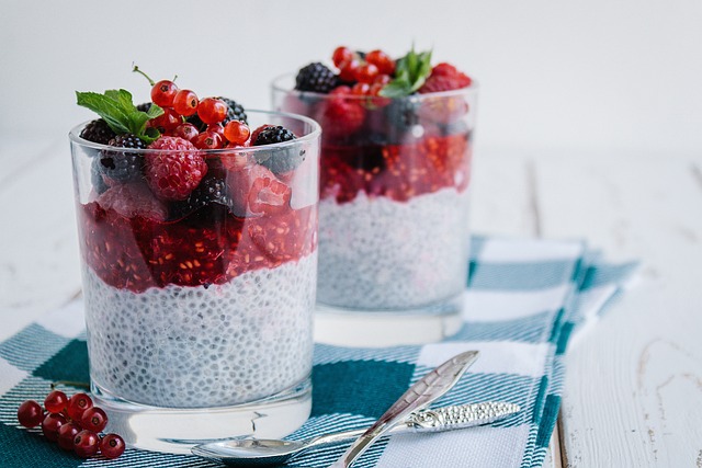 Jak przygotować nasiona chia z jogurtem naturalnym? Jak przygotować nasiona chia z jogurtem naturalnym?
